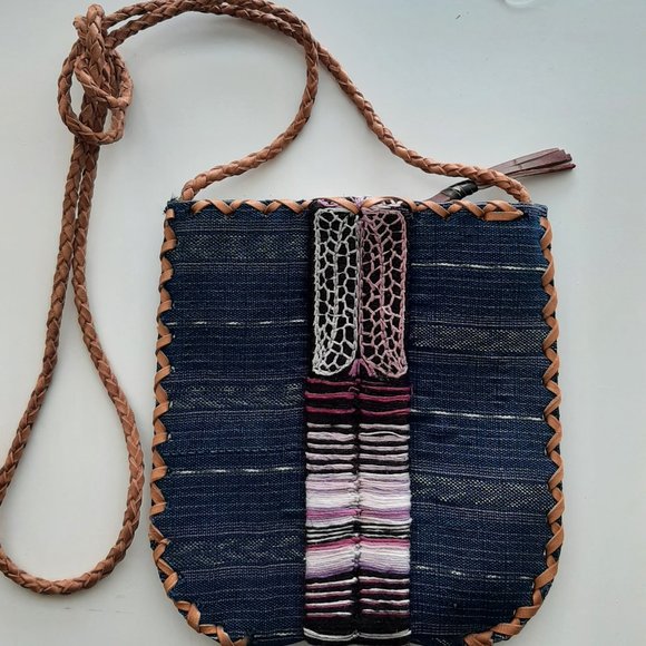 Altiplano Corte Shoulder Pouch with Leather Braid - Picture 2 of 7